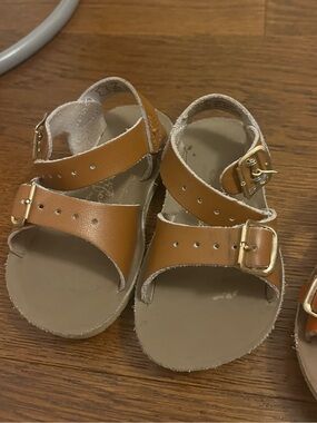 Sunsan sandals size 5